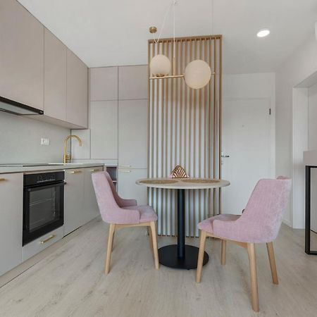 Lam Rose - Ac - Terrace Apartment Bratislava Ngoại thất bức ảnh