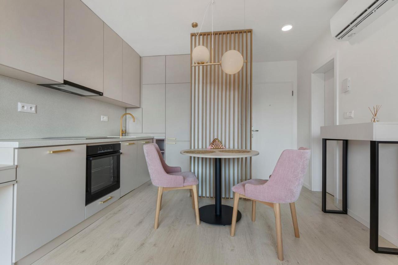 Lam Rose - Ac - Terrace Apartment Bratislava Ngoại thất bức ảnh